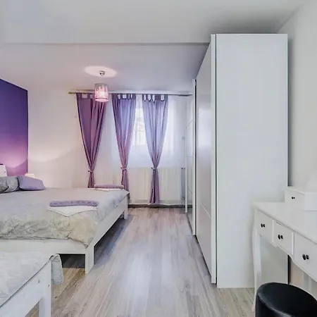 Casa vacanze Awesome In Vinovac With Private Swimming Pool, Be Inside Or Outside Pirovac
