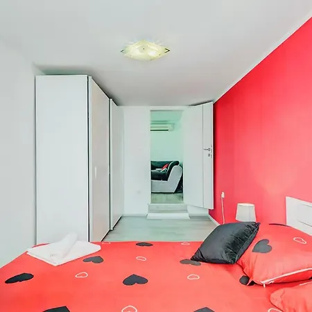 Awesome In Vinovac With Private Swimming Pool, Be Inside Or Outside Pirovac